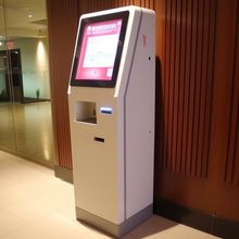Auftrags-Zahlungs-Terminalkiosk-Boden-Stand-Maschinen-Hotel-Eigentest im Kiosk-Bargeld