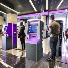 21.5 Zoll Touchscreen Hotel Check-in Kiosk mit Recycling-Karte Ausgabe